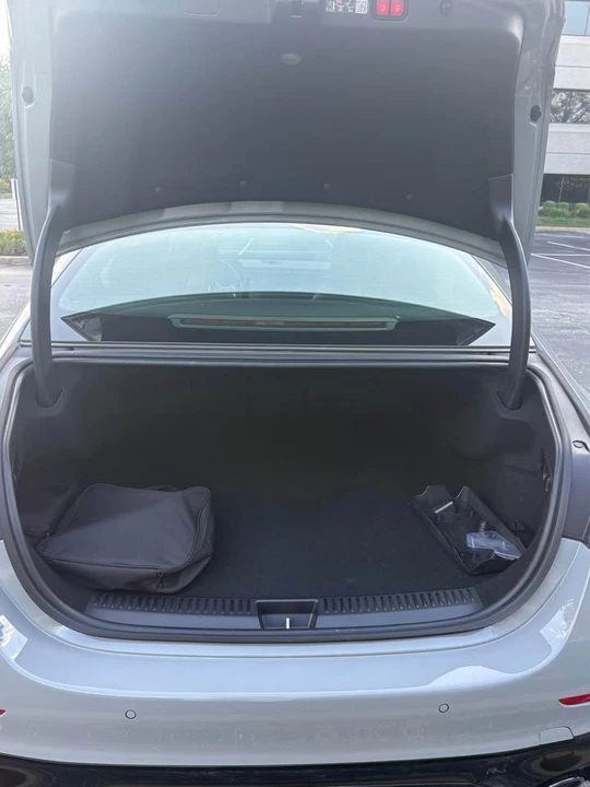 2025 Mercedes-Benz W214 E-Class - Image 8 of 9