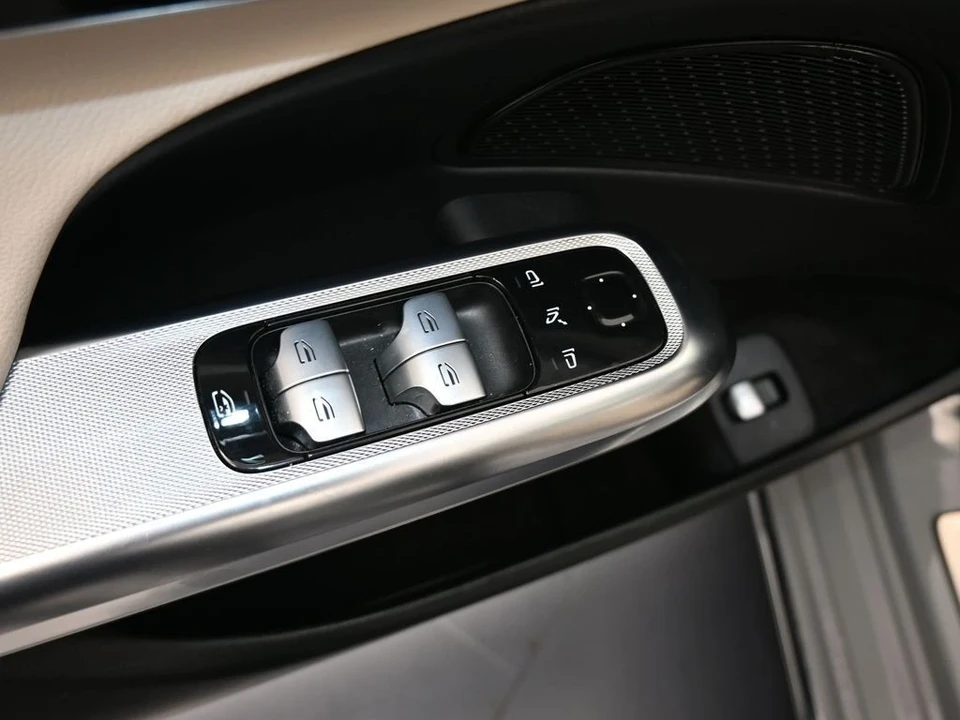 2025 Mercedes-Benz W214 E-Class - Image 12 of 12