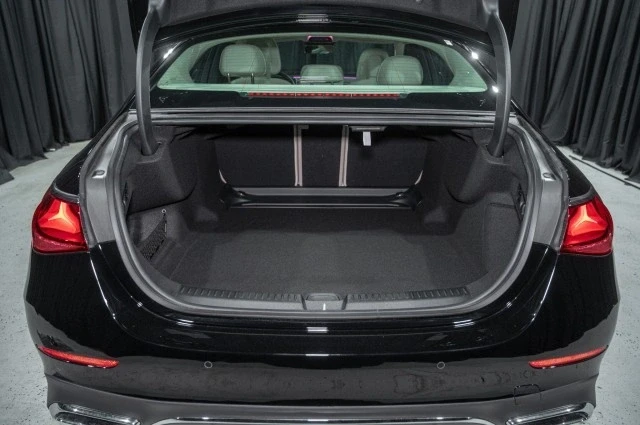 2025 Mercedes-Benz W214 E-Class - Image 10 of 12