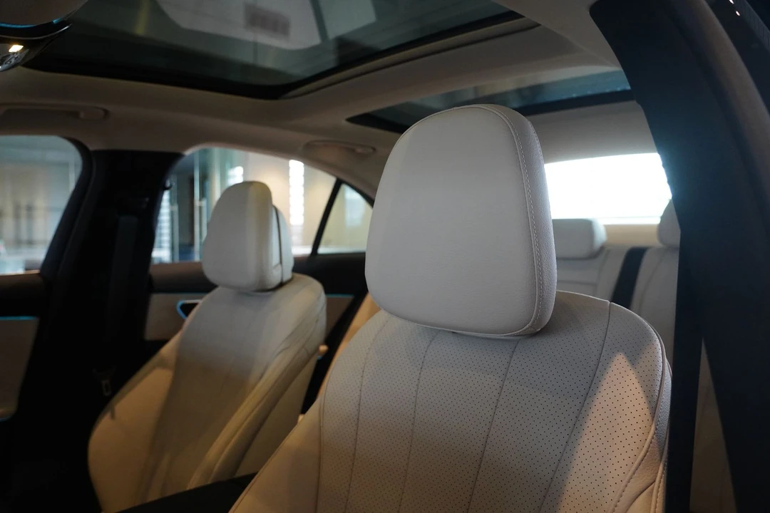 2025 Mercedes-Benz W214 E-Class - Image 12 of 12