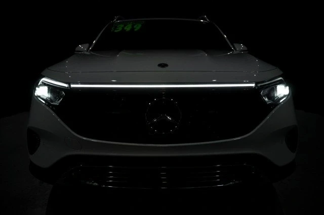 2025 Mercedes-Benz EQB - Image 8 of 12
