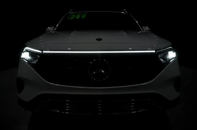 2025 Mercedes-Benz EQB - Image 8 of 12
