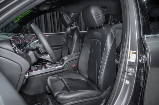 2025 Mercedes-Benz EQB - Image 10 of 12