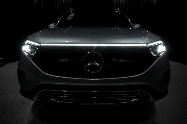2025 Mercedes-Benz EQB - Image 8 of 12