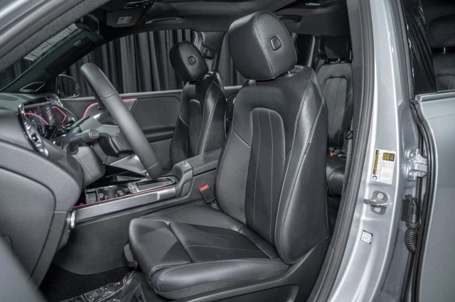2025 Mercedes-Benz EQB - Image 11 of 12