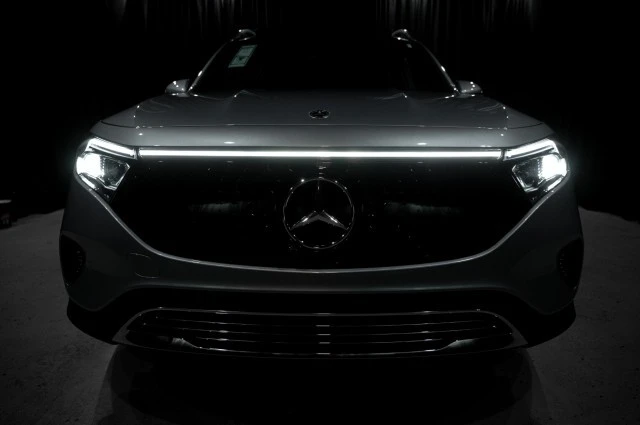 2025 Mercedes-Benz EQB - Image 8 of 12