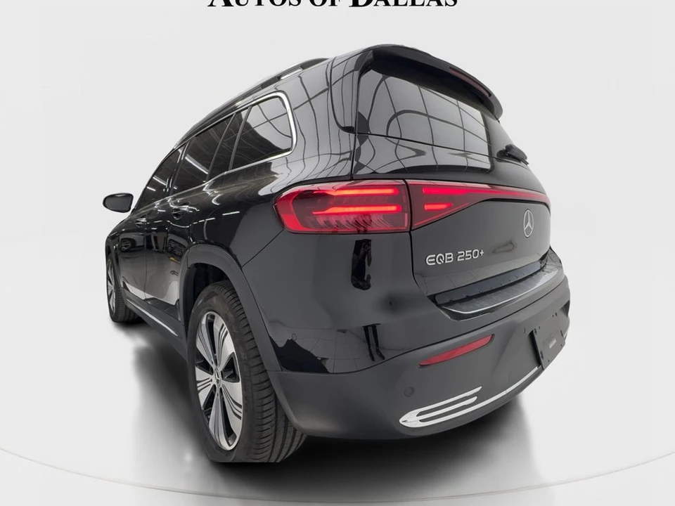 2025 Mercedes-Benz EQB - Image 10 of 21