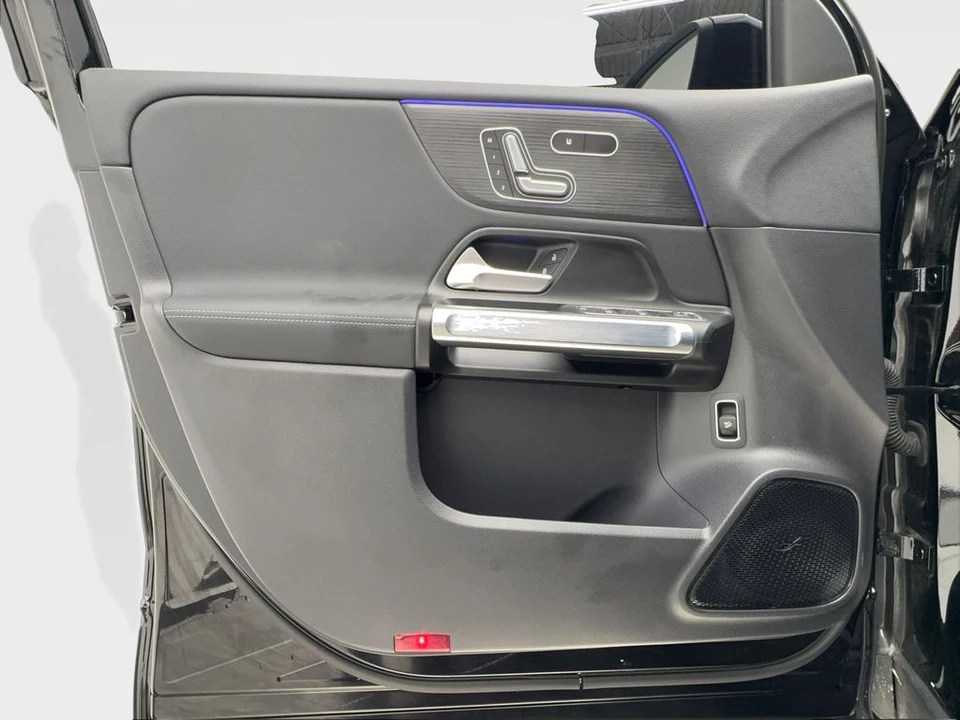 2025 Mercedes-Benz EQB - Image 20 of 21