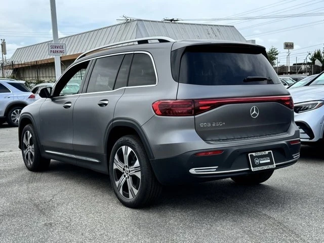 2025 Mercedes-Benz EQB - Image 10 of 12
