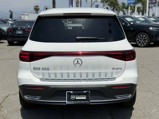 2025 Mercedes-Benz EQB - Image 9 of 12