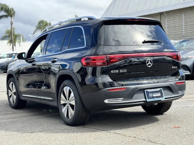 2025 Mercedes-Benz EQB - Image 9 of 12