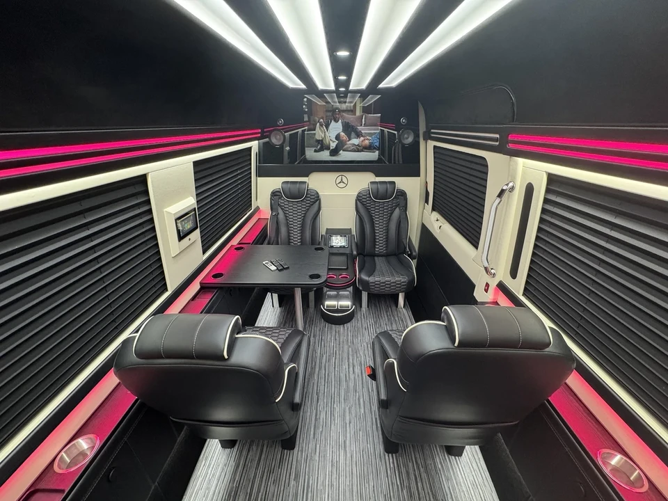 2025 Mercedes-Benz VS30 Sprinter - Image 10 of 21