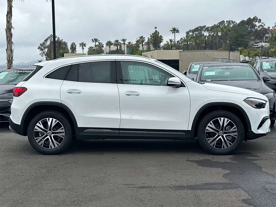 2025 Mercedes-Benz H247 GLA - Image 2 of 12