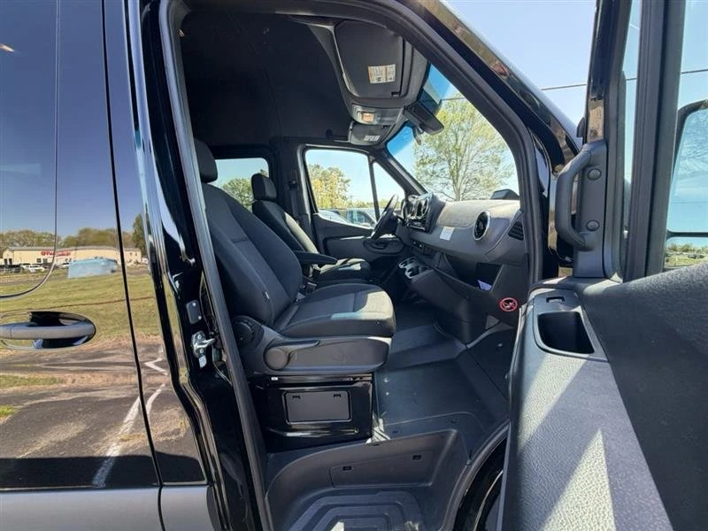 2025 Mercedes-Benz VS30 Sprinter - Image 11 of 18