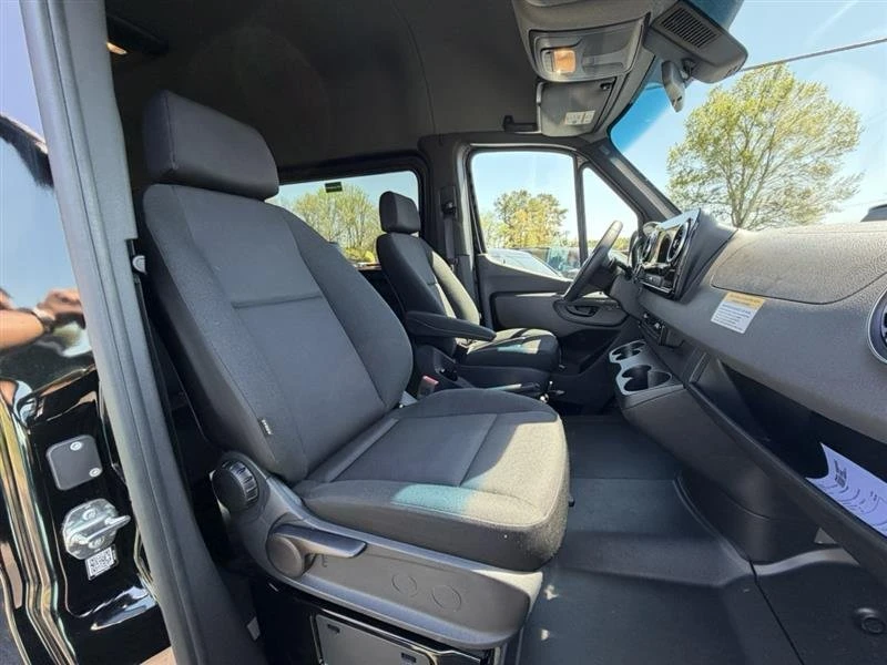 2025 Mercedes-Benz VS30 Sprinter - Image 10 of 18