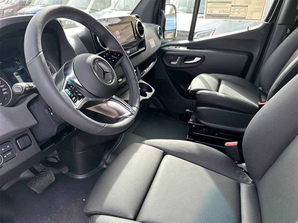 2025 Mercedes-Benz VS30 Sprinter - Image 10 of 12