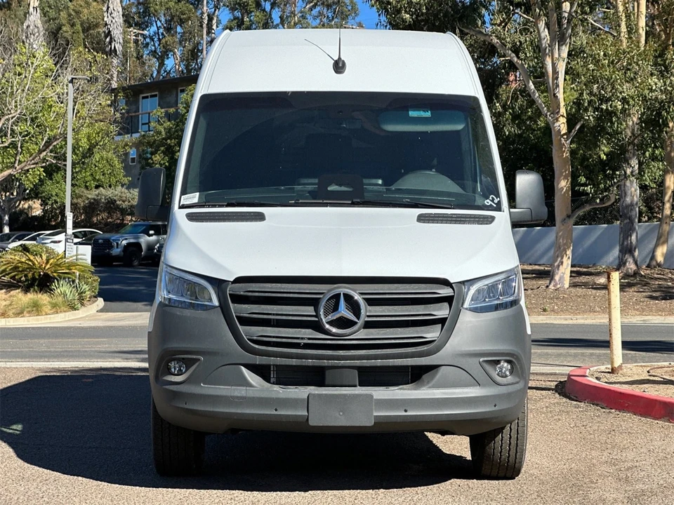 2025 Mercedes-Benz VS30 Sprinter - Image 8 of 12