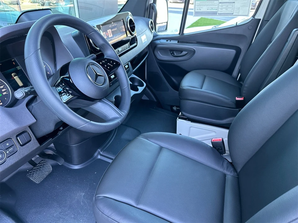 2025 Mercedes-Benz VS30 Sprinter - Image 10 of 12