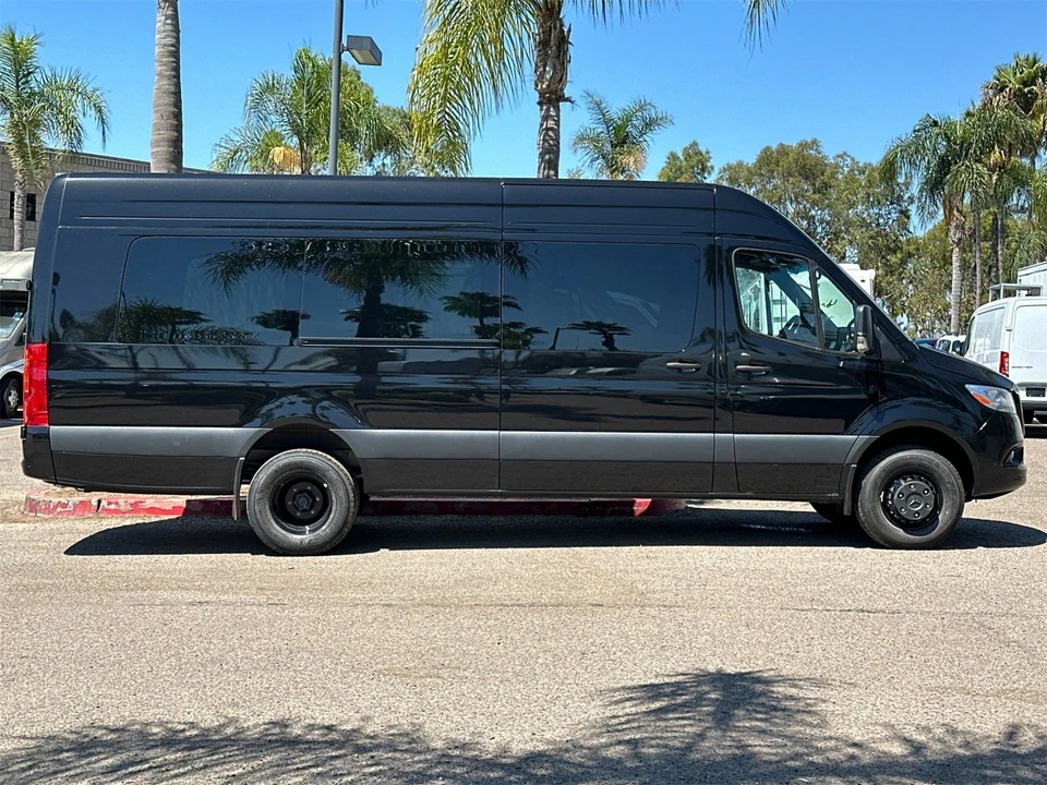 2025 Mercedes-Benz VS30 Sprinter - Image 2 of 12