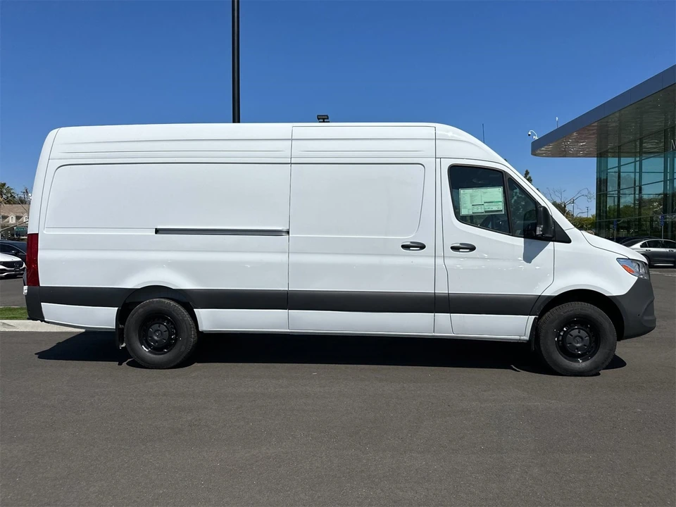 2025 Mercedes-Benz VS30 Sprinter - Image 2 of 12