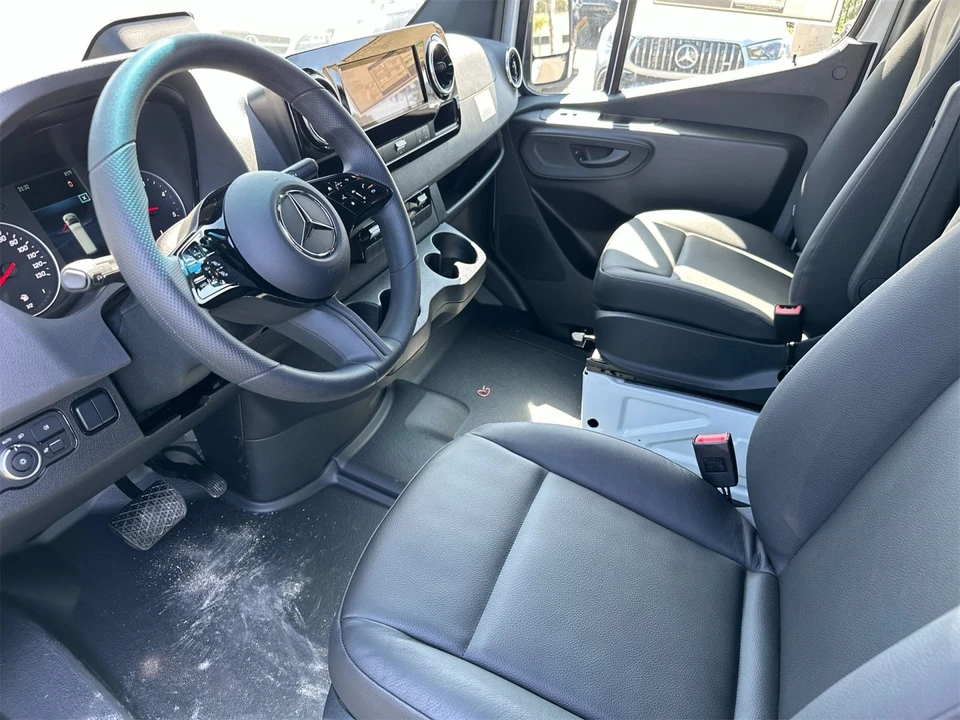 2025 Mercedes-Benz VS30 Sprinter - Image 10 of 12