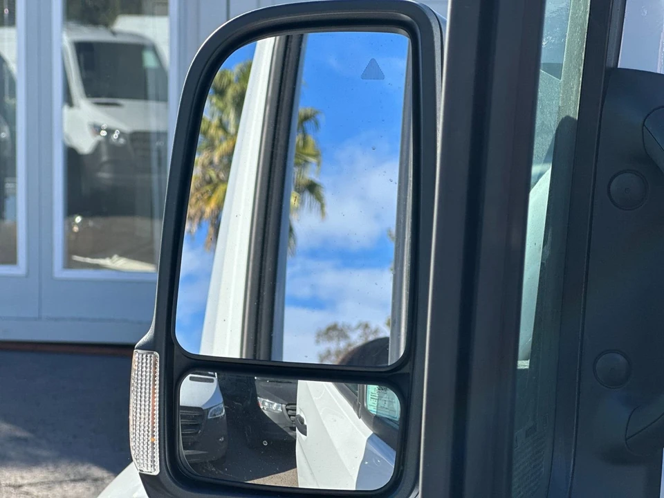 2025 Mercedes-Benz VS30 Sprinter - Image 9 of 12