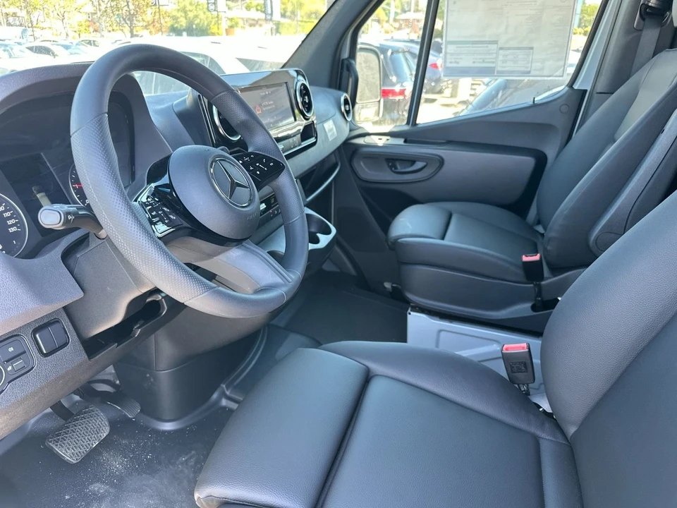 2025 Mercedes-Benz VS30 Sprinter - Image 10 of 21