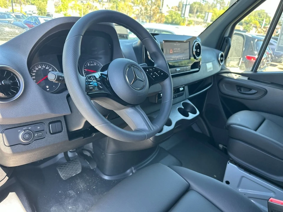 2025 Mercedes-Benz VS30 Sprinter - Image 13 of 21