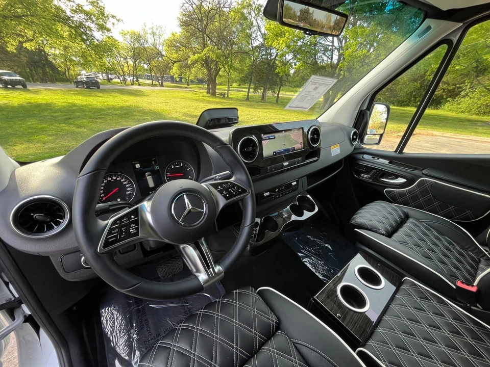 2025 Mercedes-Benz VS30 Sprinter - Image 10 of 21
