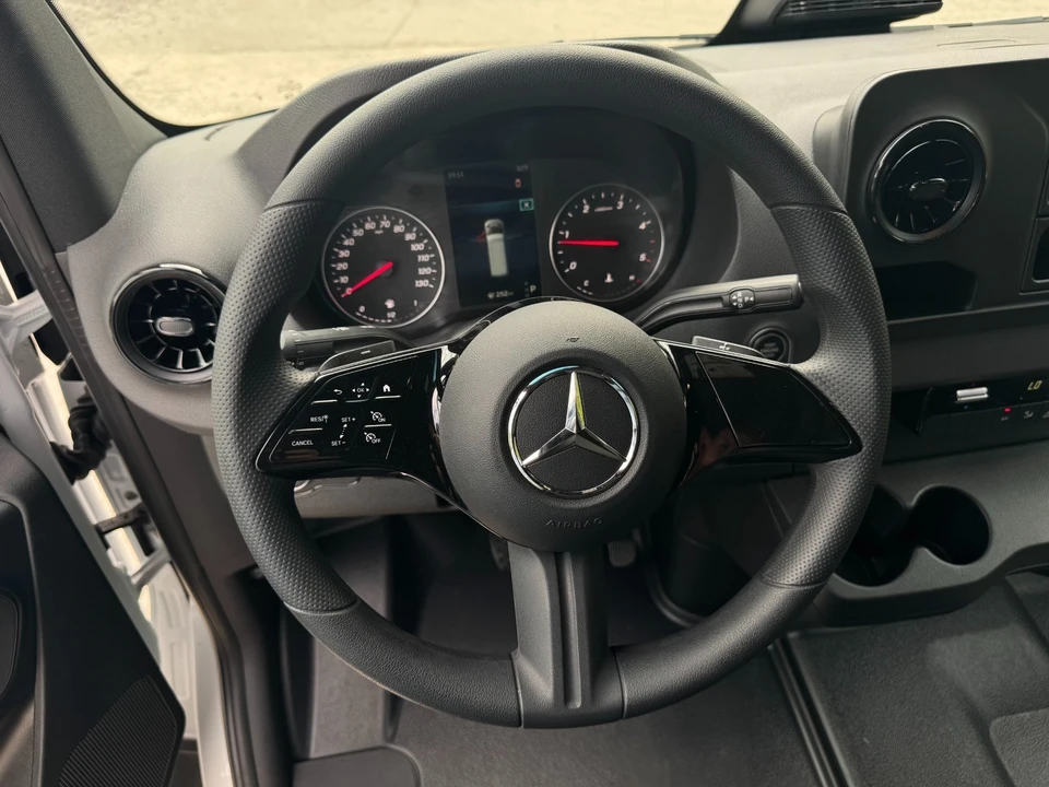 2025 Mercedes-Benz VS30 Sprinter - Image 14 of 31