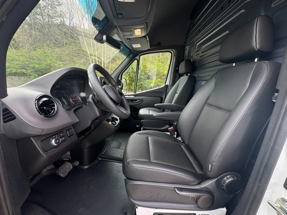 2025 Mercedes-Benz VS30 Sprinter - Image 13 of 31