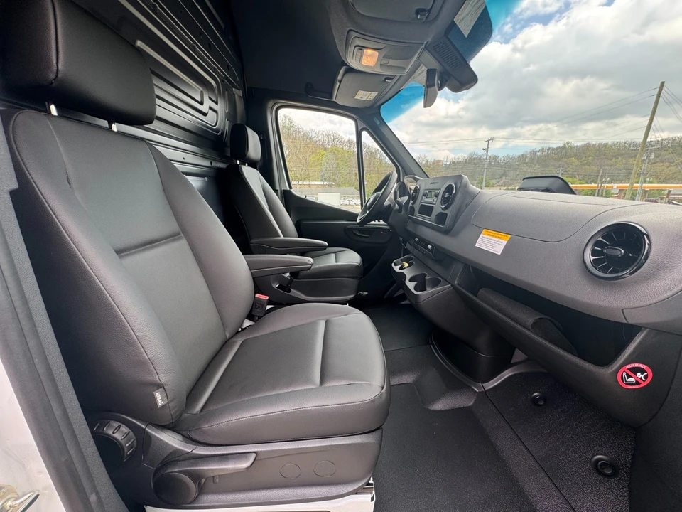 2025 Mercedes-Benz VS30 Sprinter - Image 16 of 31