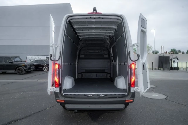 2025 Mercedes-Benz VS30 Sprinter - Image 9 of 12