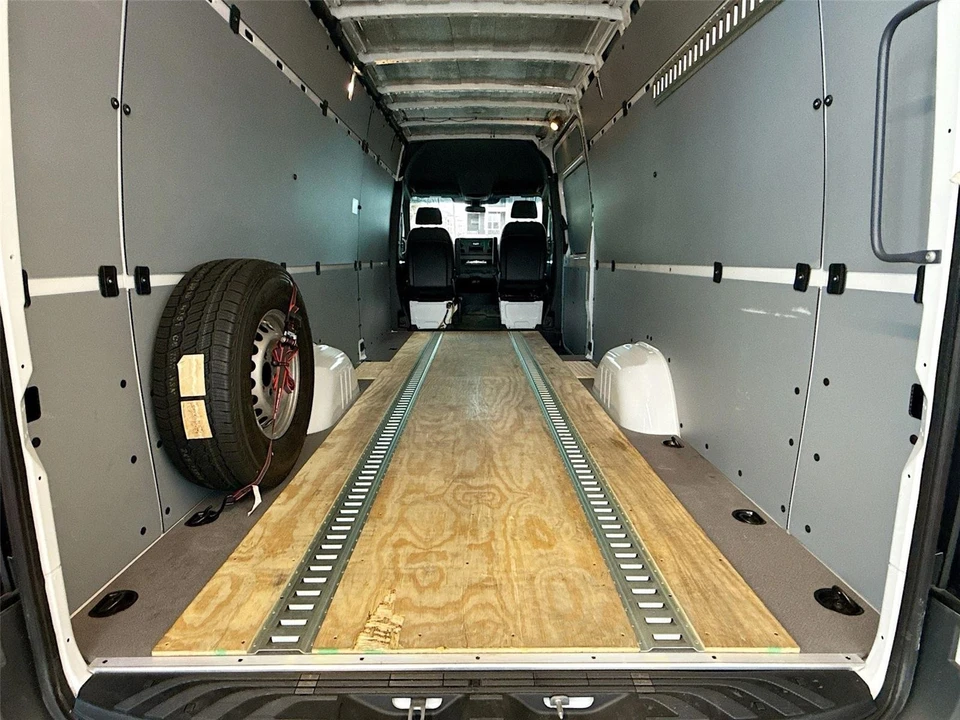2025 Mercedes-Benz VS30 Sprinter - Image 13 of 21