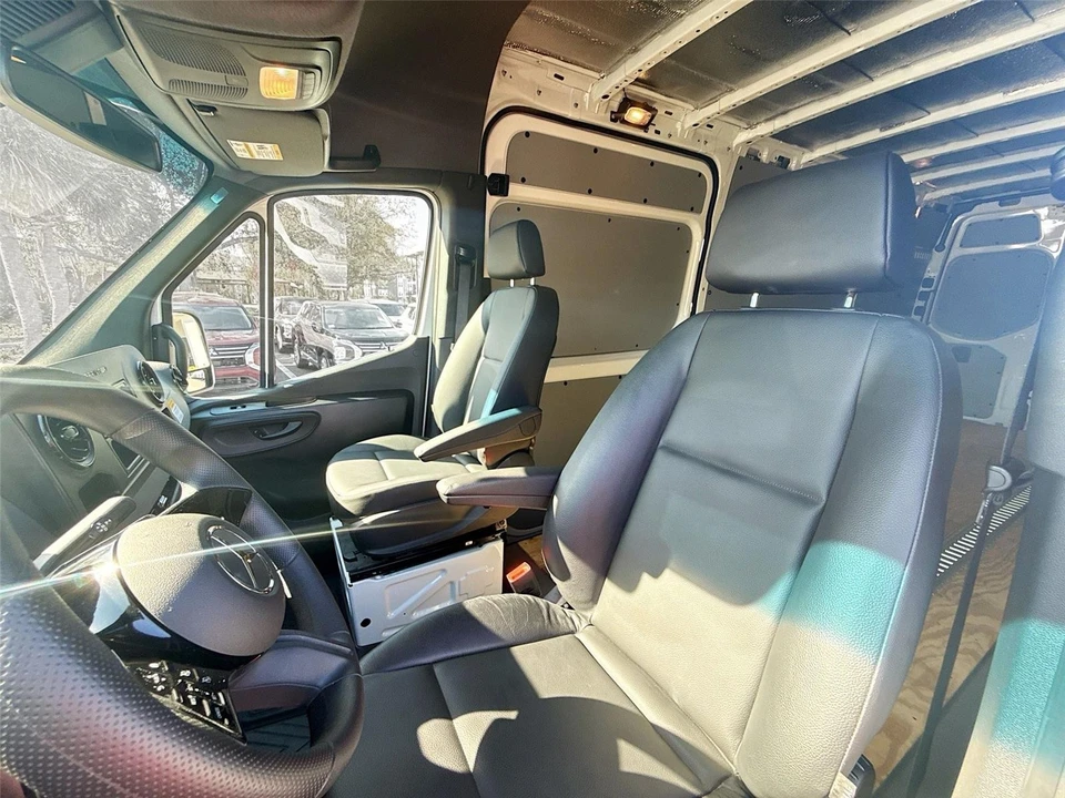2025 Mercedes-Benz VS30 Sprinter - Image 2 of 21