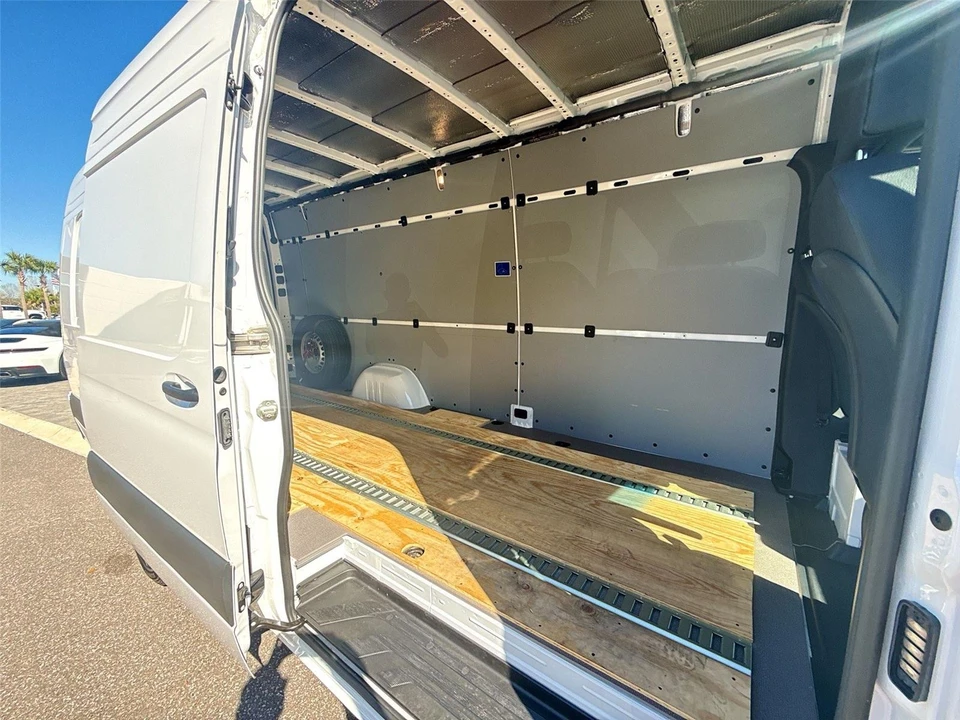 2025 Mercedes-Benz VS30 Sprinter - Image 13 of 21