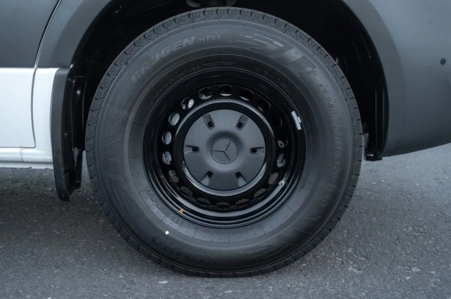 2025 Mercedes-Benz VS30 Sprinter - Image 8 of 12