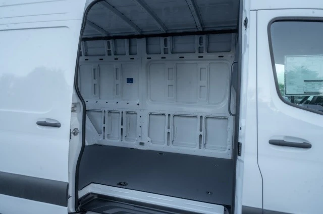 2025 Mercedes-Benz VS30 Sprinter - Image 10 of 12