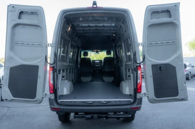2025 Mercedes-Benz VS30 Sprinter - Image 10 of 12