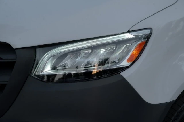 2025 Mercedes-Benz VS30 Sprinter - Image 9 of 12
