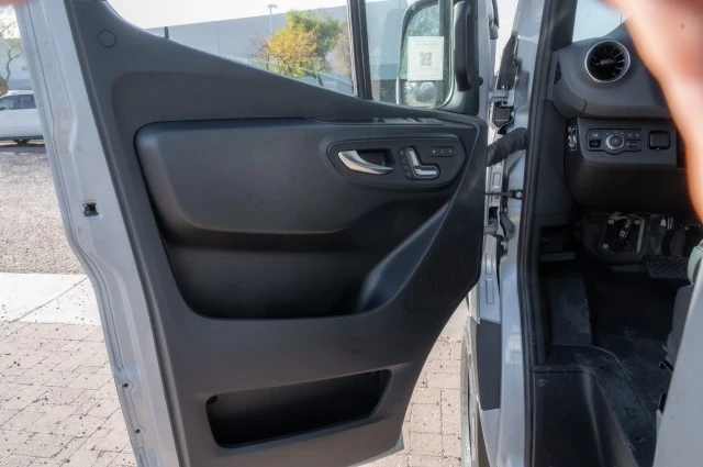 2025 Mercedes-Benz VS30 Sprinter - Image 8 of 20