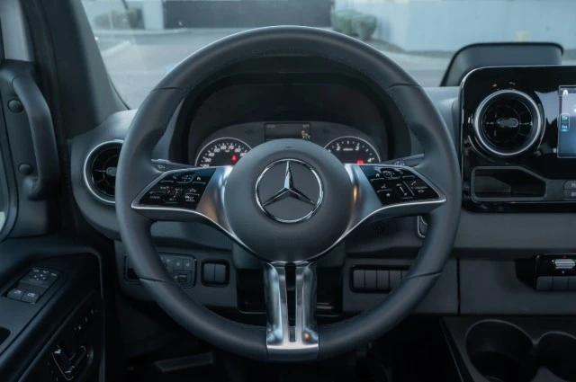 2025 Mercedes-Benz VS30 Sprinter - Image 18 of 20