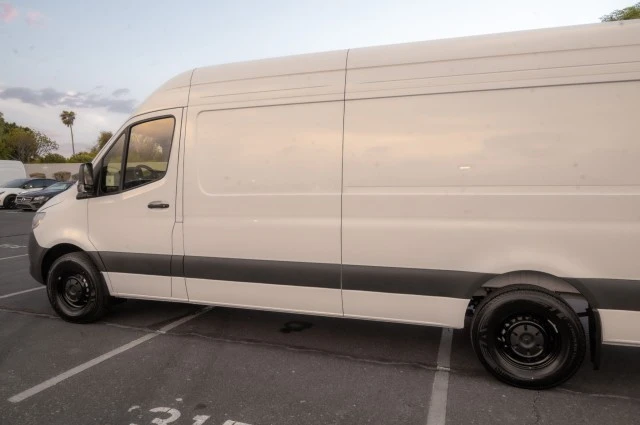 2025 Mercedes-Benz VS30 Sprinter - Image 5 of 12