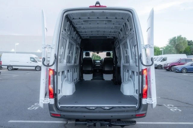 2025 Mercedes-Benz VS30 Sprinter - Image 10 of 12