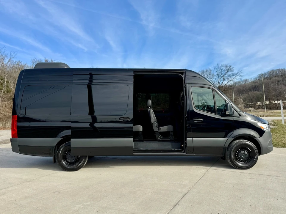2025 Mercedes-Benz VS30 Sprinter - Image 9 of 12