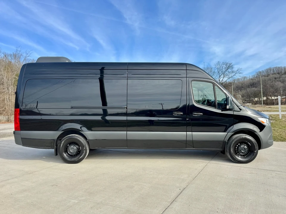 2025 Mercedes-Benz VS30 Sprinter - Image 8 of 12