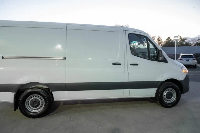 2025 Mercedes-Benz VS30 Sprinter - Image 4 of 12