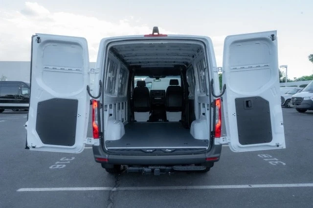 2025 Mercedes-Benz VS30 Sprinter - Image 9 of 12
