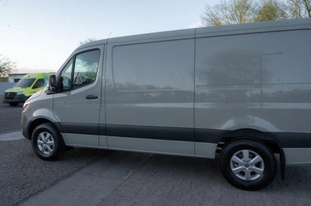 2025 Mercedes-Benz VS30 Sprinter - Image 5 of 12