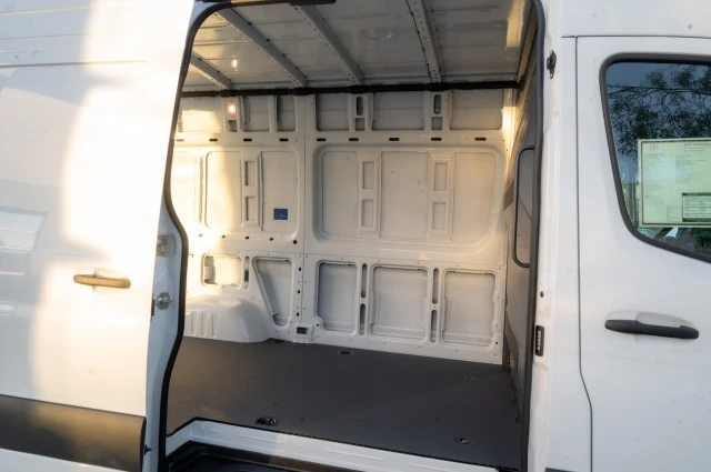 2025 Mercedes-Benz VS30 Sprinter - Image 10 of 12